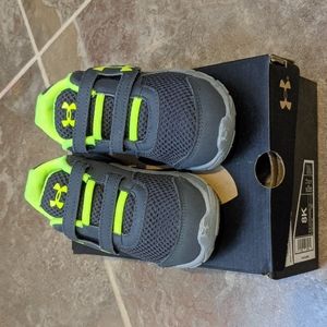 Kids Under Armour shoes size 8k